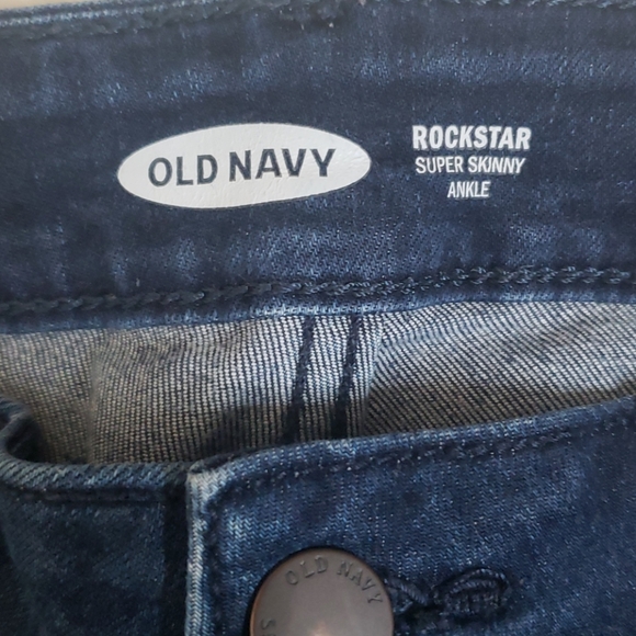 Old Navy Rockstar Skinny Jeans - Picture 3 of 4